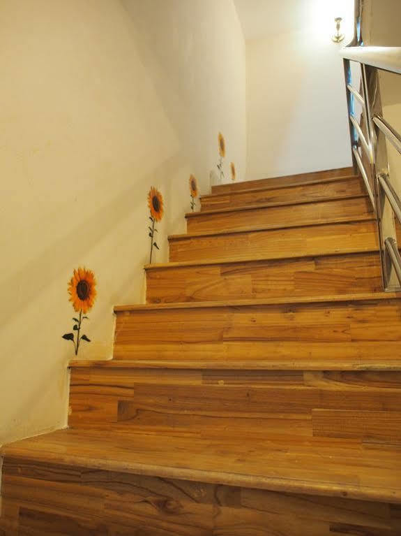 Top Hostel Phnom Penh Exterior photo